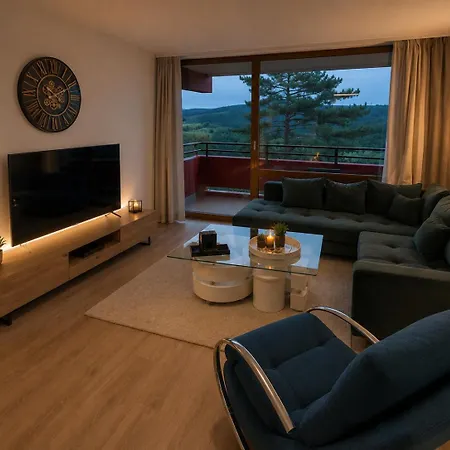 Taunusblick I Panorama Sky Balkon & Pool